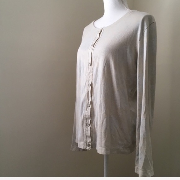 3 for $15 🔴 Cream Seashell Crewneck Cardigan - Picture 4 of 7